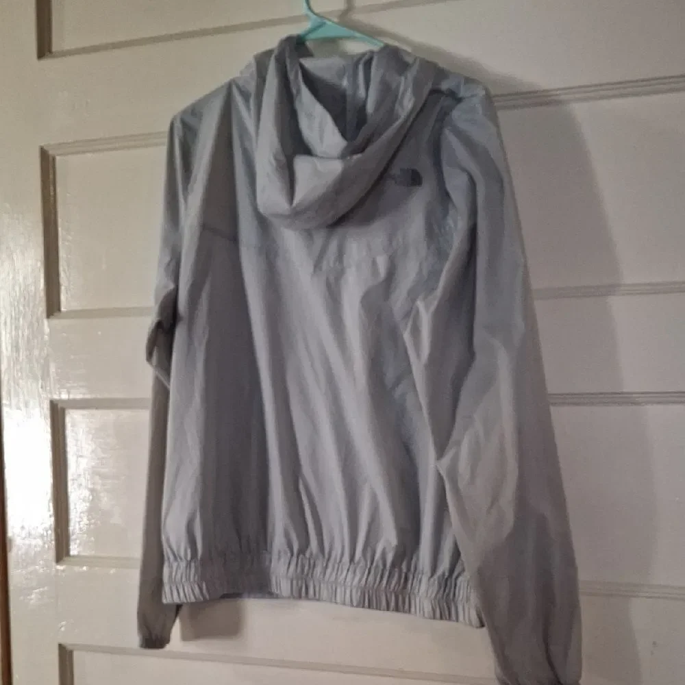 The North Face Men's Light Gray Windbreaker